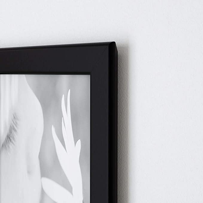 A timeless black photo frame that adds a touch of sophistication to your decor 80300448