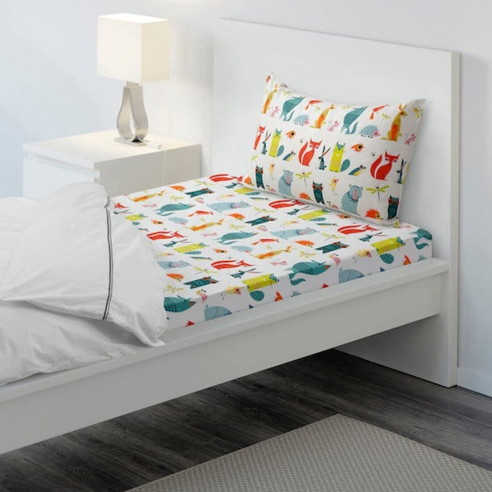 Multicolor Cotton flat sheet and pillowcase from IKEA on a bed 00454784