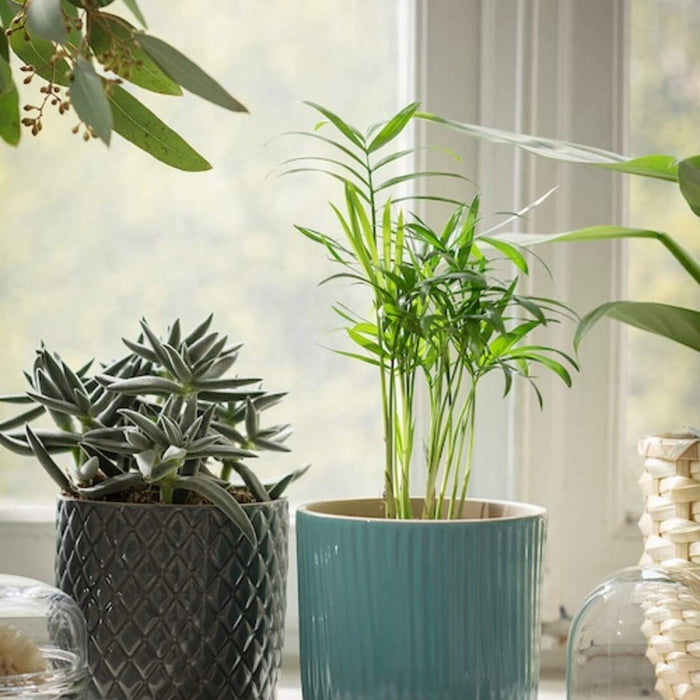 A stylish and functional planter with a contemporary design, ideal for adding a touch of greenery to any space. 90441909
