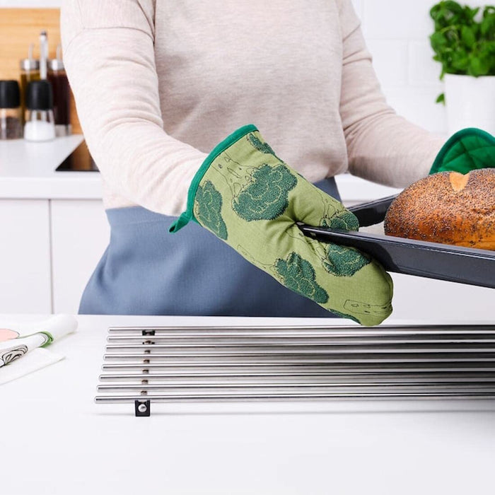 Stay cool, calm, and collected in the kitchen with this functional and stylish oven glove from IKEA, designed to make cooking and baking easier and safer 00493064
