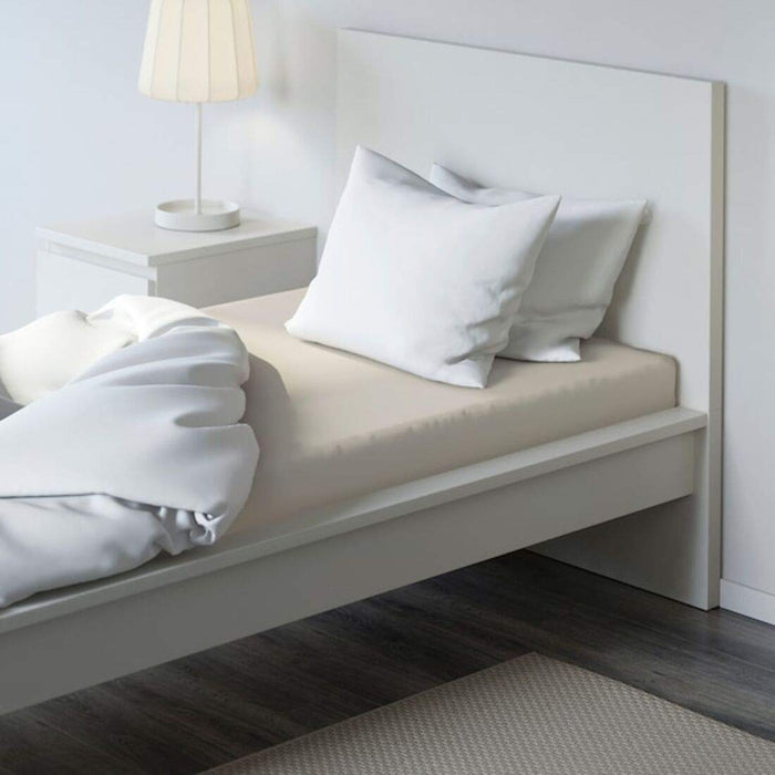 A fitted sheet with a smooth and wrinkle-free finish that gives a neat and tidy look to the bed  60356568