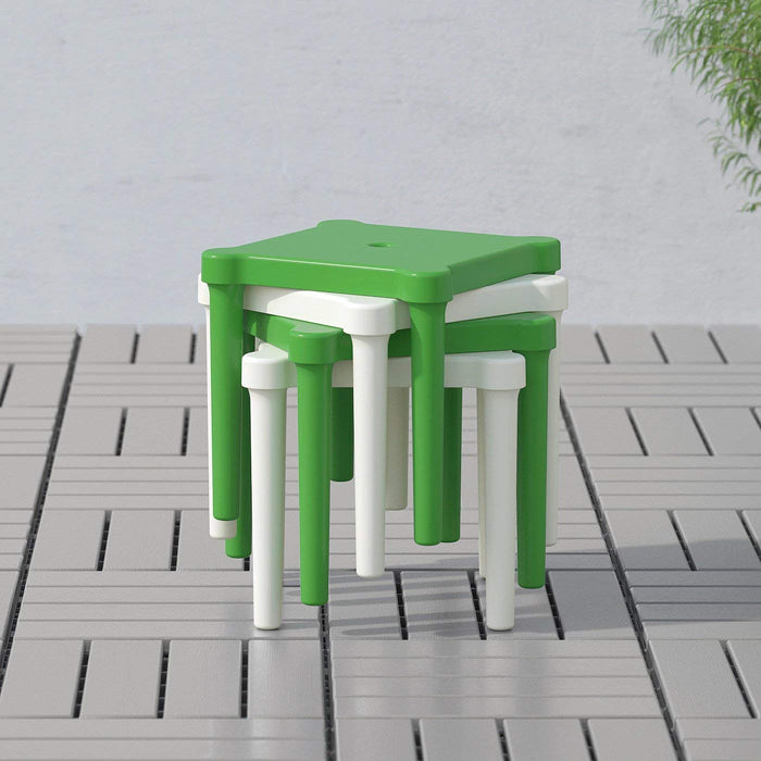 A child-friendly and safe children's stool, designed to make playtime more enjoyable and mess-free for both children and parents.