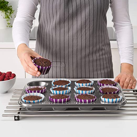 A plate of freshly baked cupcakes using the versatile IKEA Muffin Tin, ideal for a variety of baked treats 50456691  