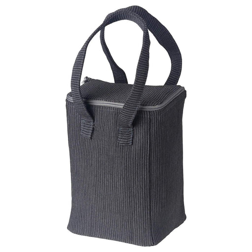 Take your lunch on-the-go with ease, thanks to this lightweight and durable lunch bag from IKEA 40448357