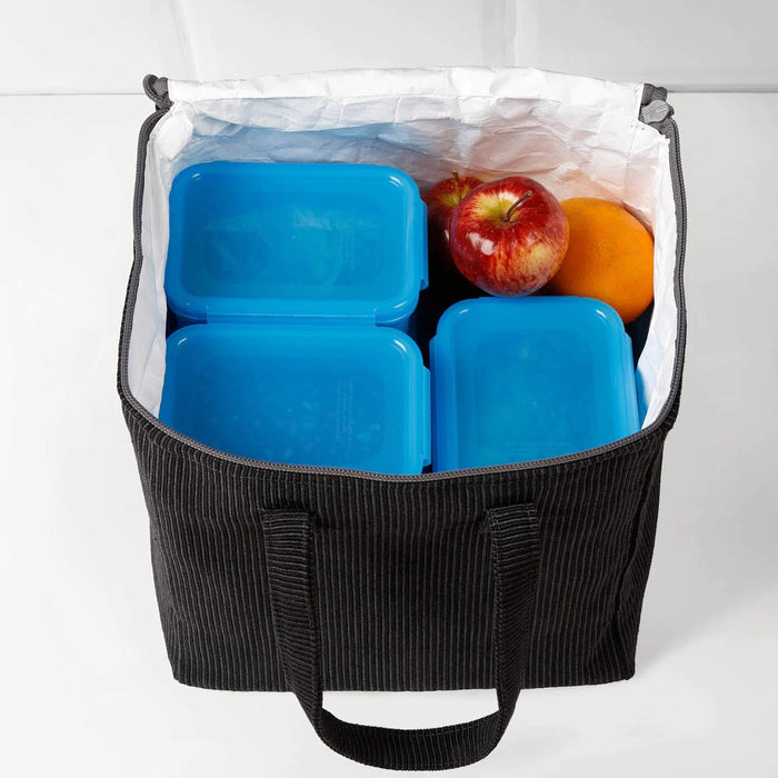 Keep your food fresh and delicious with this convenient and stylish lunch bag from IKEA 40448357