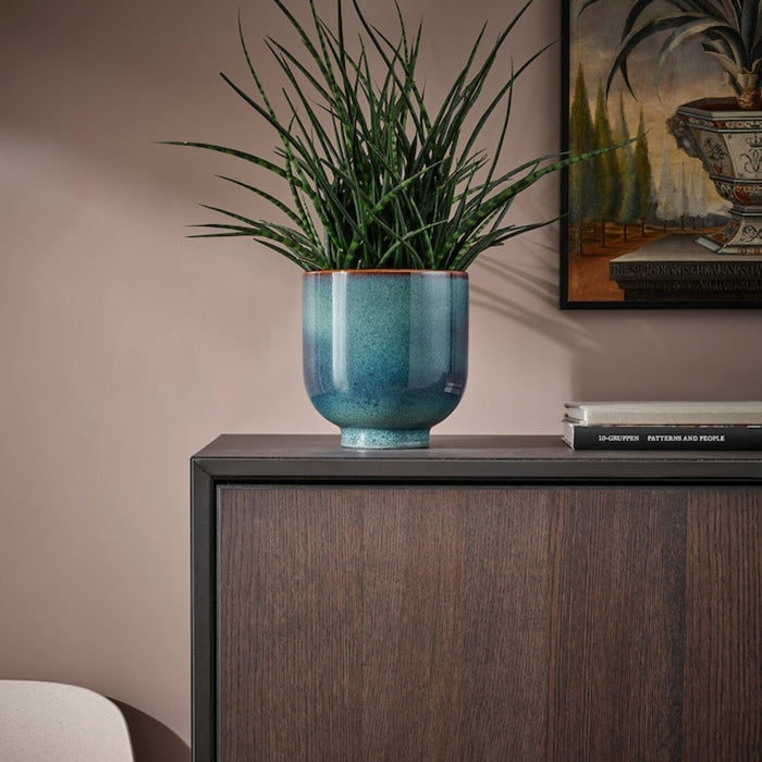 An understated and elegant plant pot that blends seamlessly into any environment, allowing your plants to take center stage. 00496859