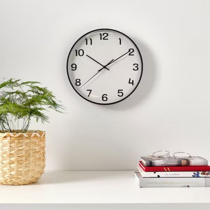 A round wall clock with a bold, graphic design 40511834