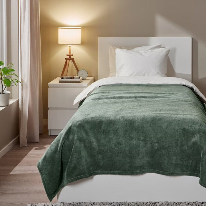 Cozy up with this 150x250 cm grey-green bedspread, perfect for adding a touch of color to your bedroom-80530779