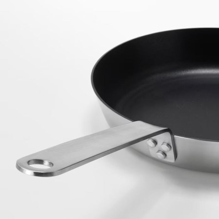 Ergonomic handle of the frying pan for a comfortable grip 90329899
