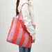 A functional and stylish tote 00485083