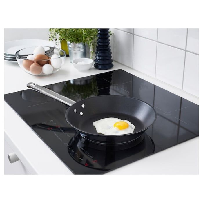 IKEA's 24cm frying pan in use, showcasing its even heat distribution for perfectly cooked food 30292097