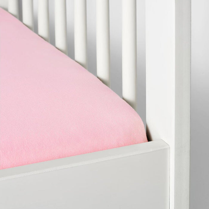 A fitted sheet in a bright and cheerful  pink color, made from 100% organic cotton and featuring a smooth and silky texturet--40320189