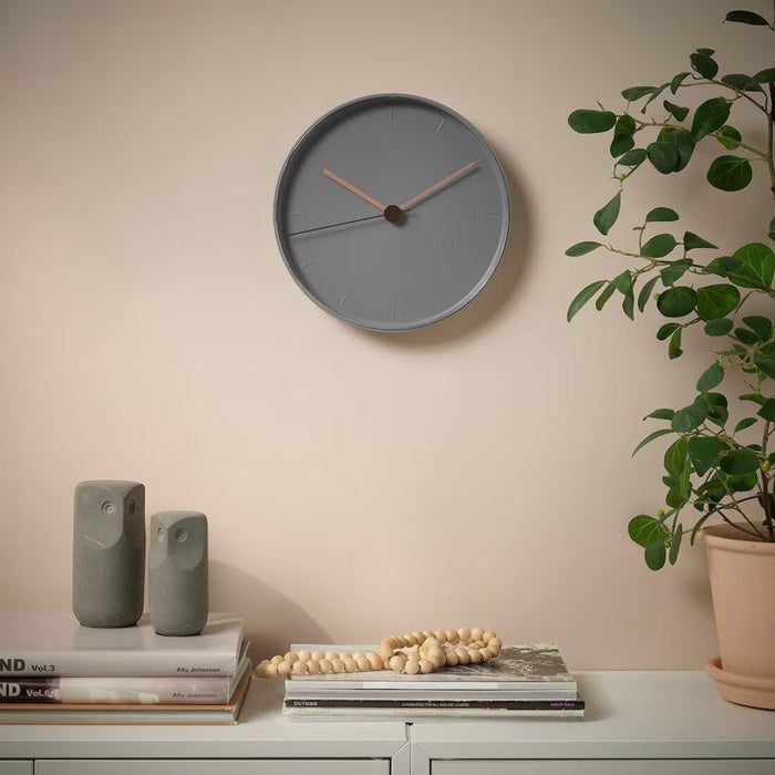 A sleek and elegant wall clock with a simple design 10511010