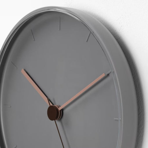 A versatile wall clock with a customizable clock face 10511010