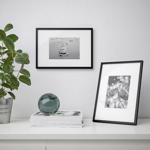 A modern photo frame with a minimalist design, ideal for showcasing your art or photography 90286772