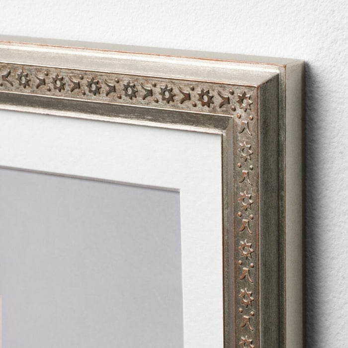 A timeless photo frame that adds a touch of sophistication to your decor 10427945