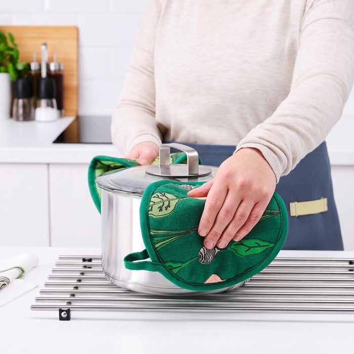 "Kitchen pot holder with a convenient loop for hanging" 00493059