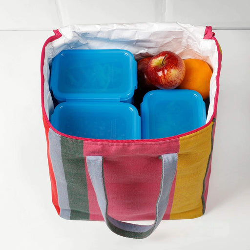 Stay cool and organized with this spacious and insulated lunch bag from IKEA 70448351 