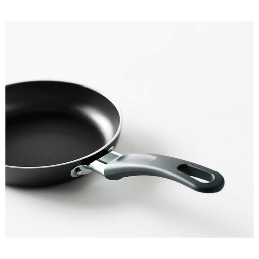 Close-up of the heat-resistant handle on IKEA's 14cm frying pan, ensuring safe and comfortable cooking  50208192