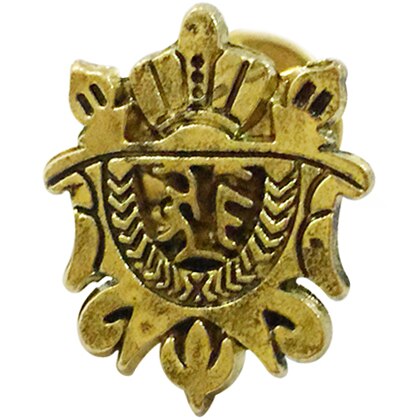 A close-up of a men's jewelry brooch pin with a vintage look and a knight medal crown shield design, adding a touch of history to any outfit.