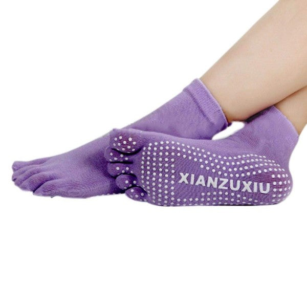 Elastic cotton exercise socks that offer maximum flexibility and grip during workouts.