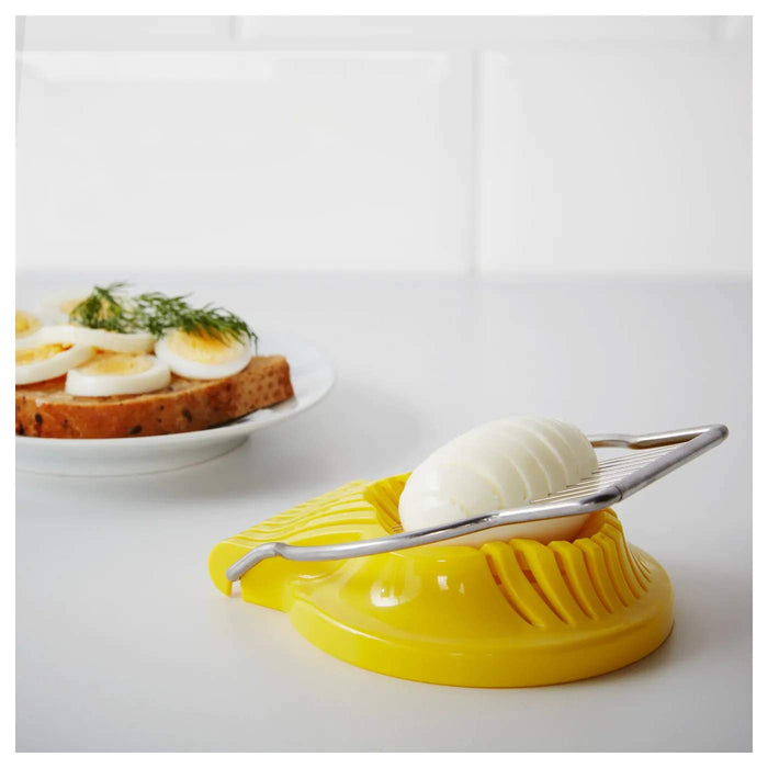 An image of the egg slicer from IKEA in action, effortlessly slicing through a boiled egg 00213983