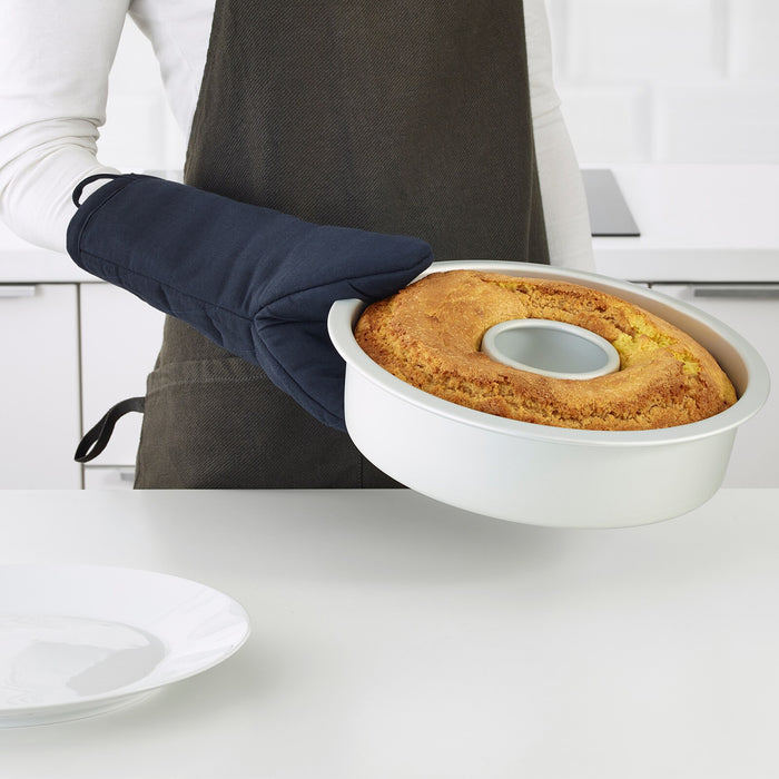 Elevate your cooking game with this fashionable and functional oven glove from IKEA, designed to keep you looking your best while protecting your hands 80370002