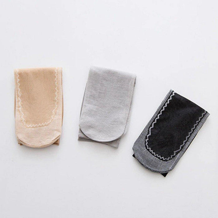 A pair of comfortable ankle socks for hot weather, made of breathable and lightweight material.